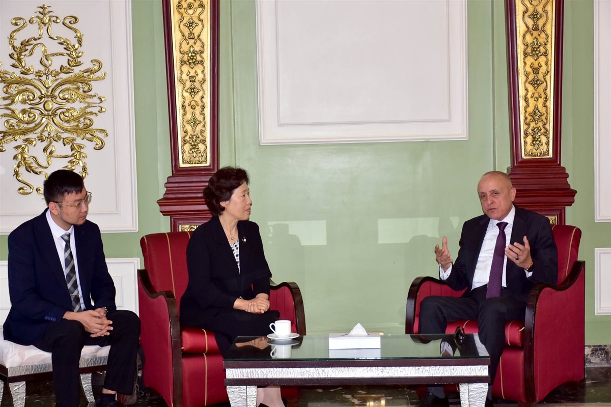 محافظ الأقصر والوفد الصيني 