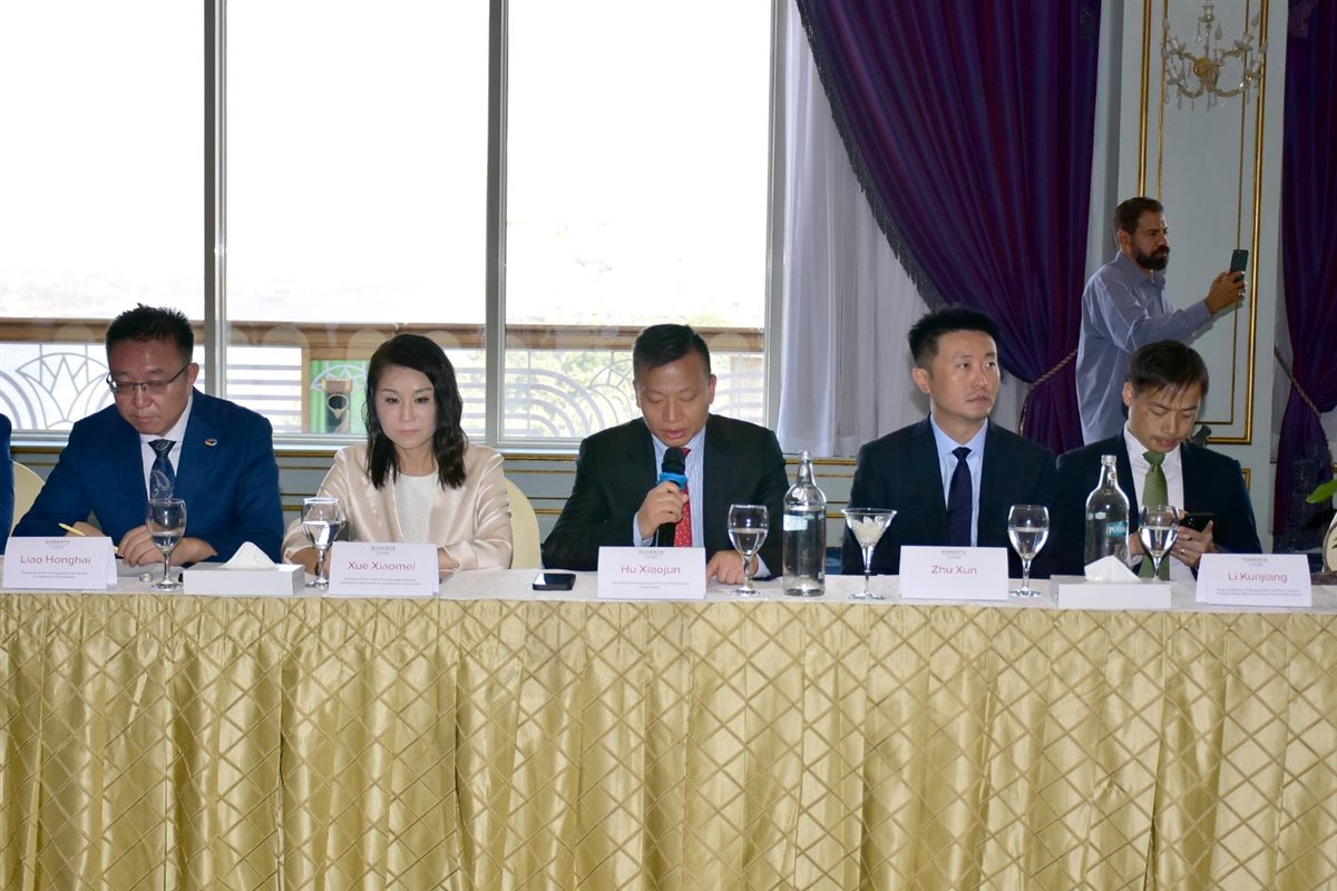 محافظ الأقصر والوفد الصيني 