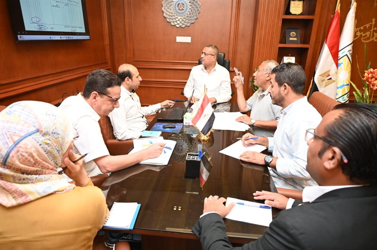 محافظ جنوب سيناء يناقش ظاهرة التعديات على أملاك الدولة 