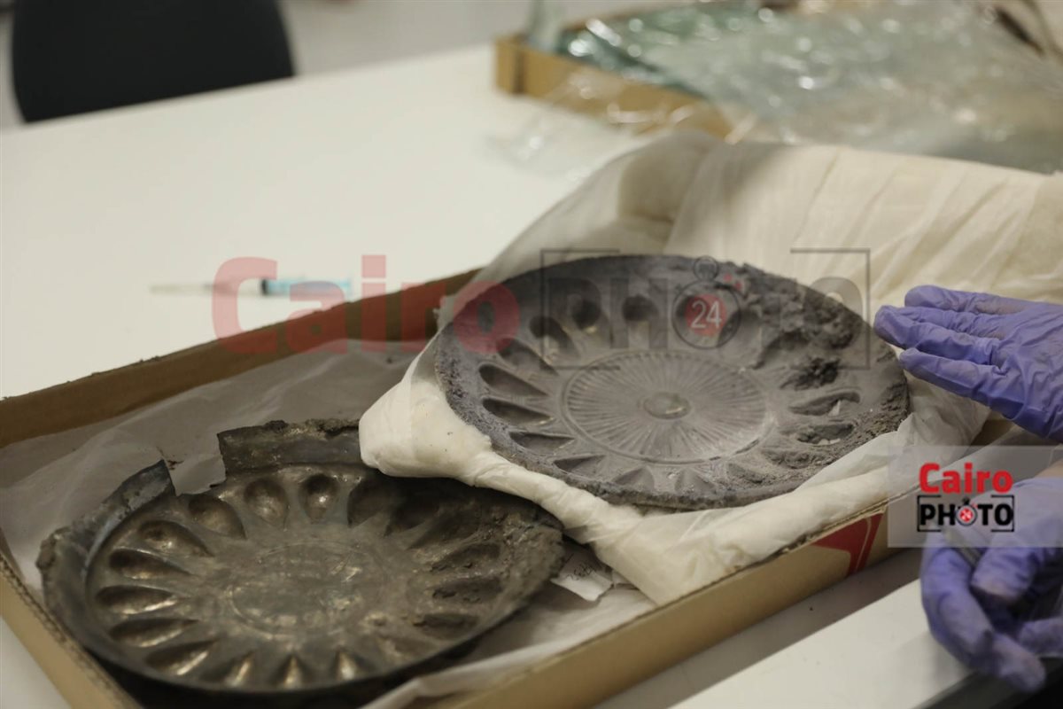 <strong>طبقان أثريان من الفضة</strong>