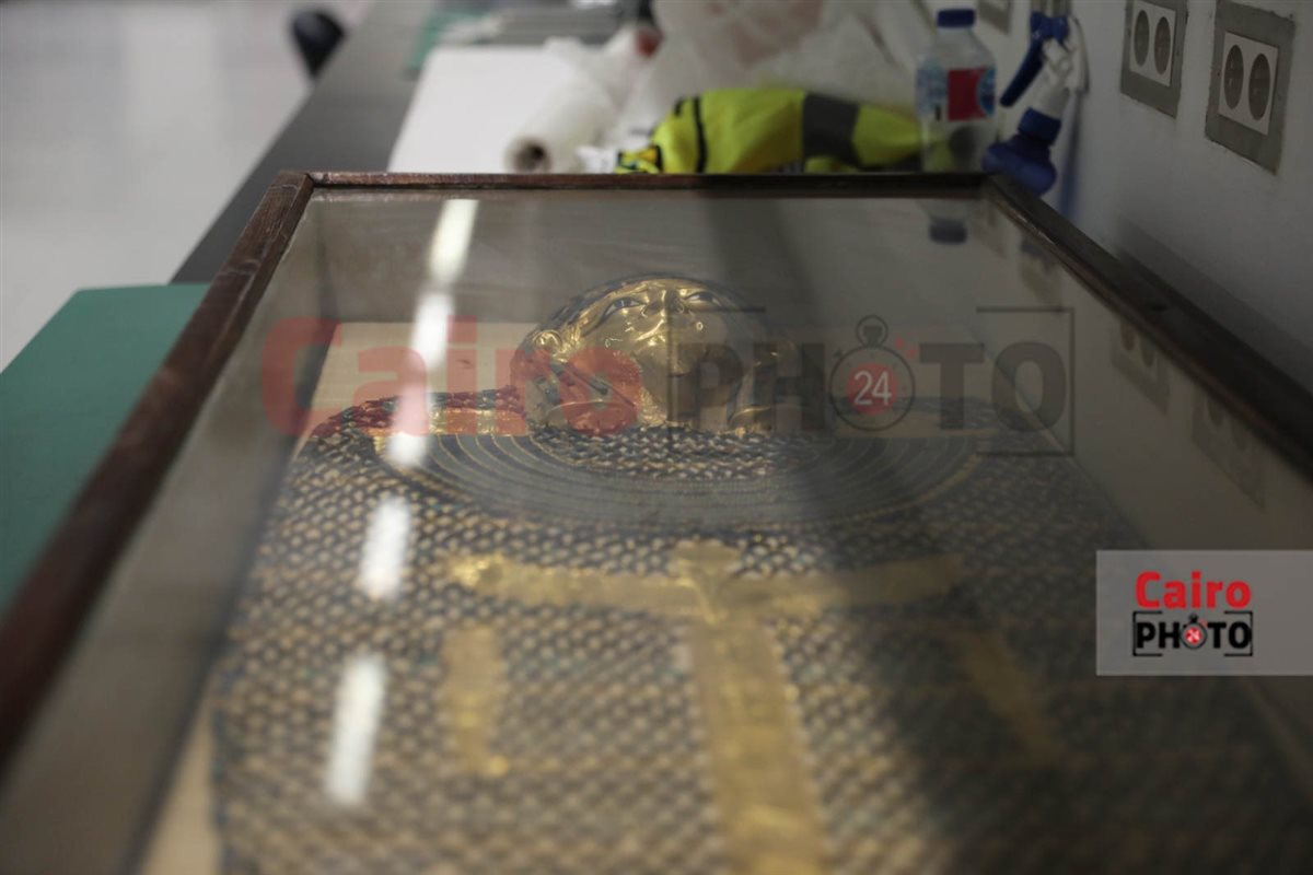 <strong>غطاء ذهبي لحاكم قديم </strong>