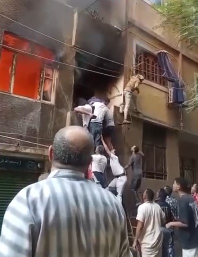 إنقاذ مسن من حريق في دار السلام