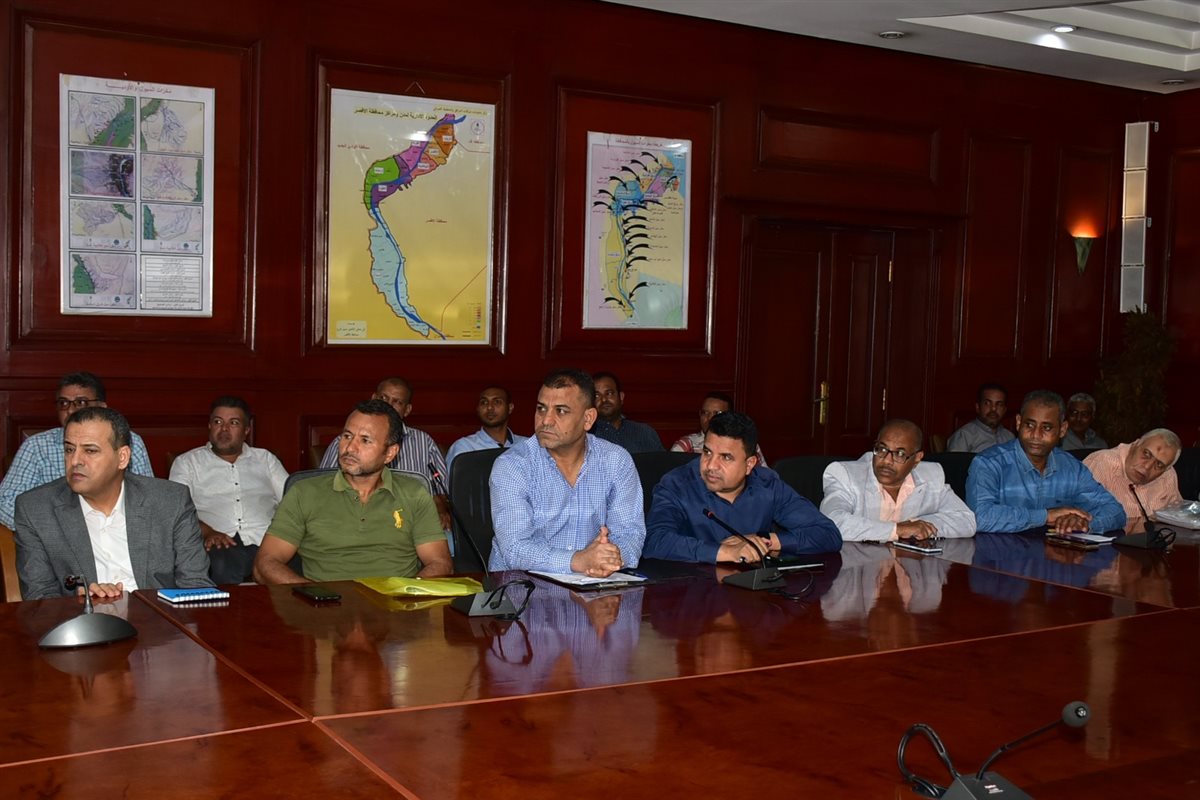 محافظ الأقصر يستعرض أعمال لجنة حصر المناطق المؤجرة