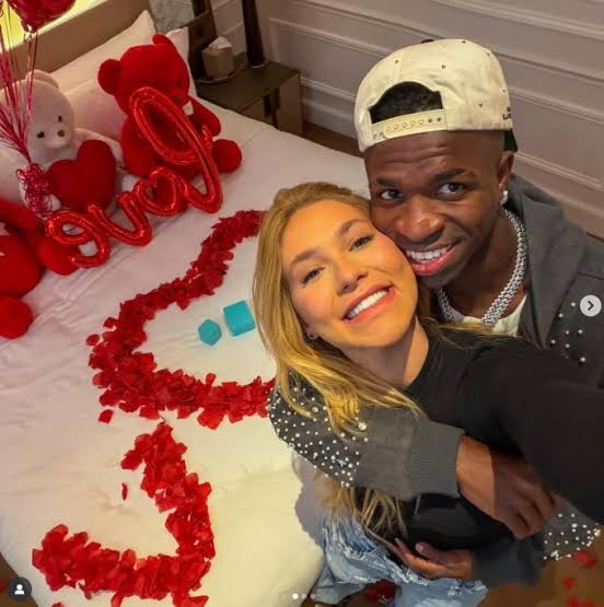 خطوبة نجم ريال مدريد بفيرجينيا فونسيكا