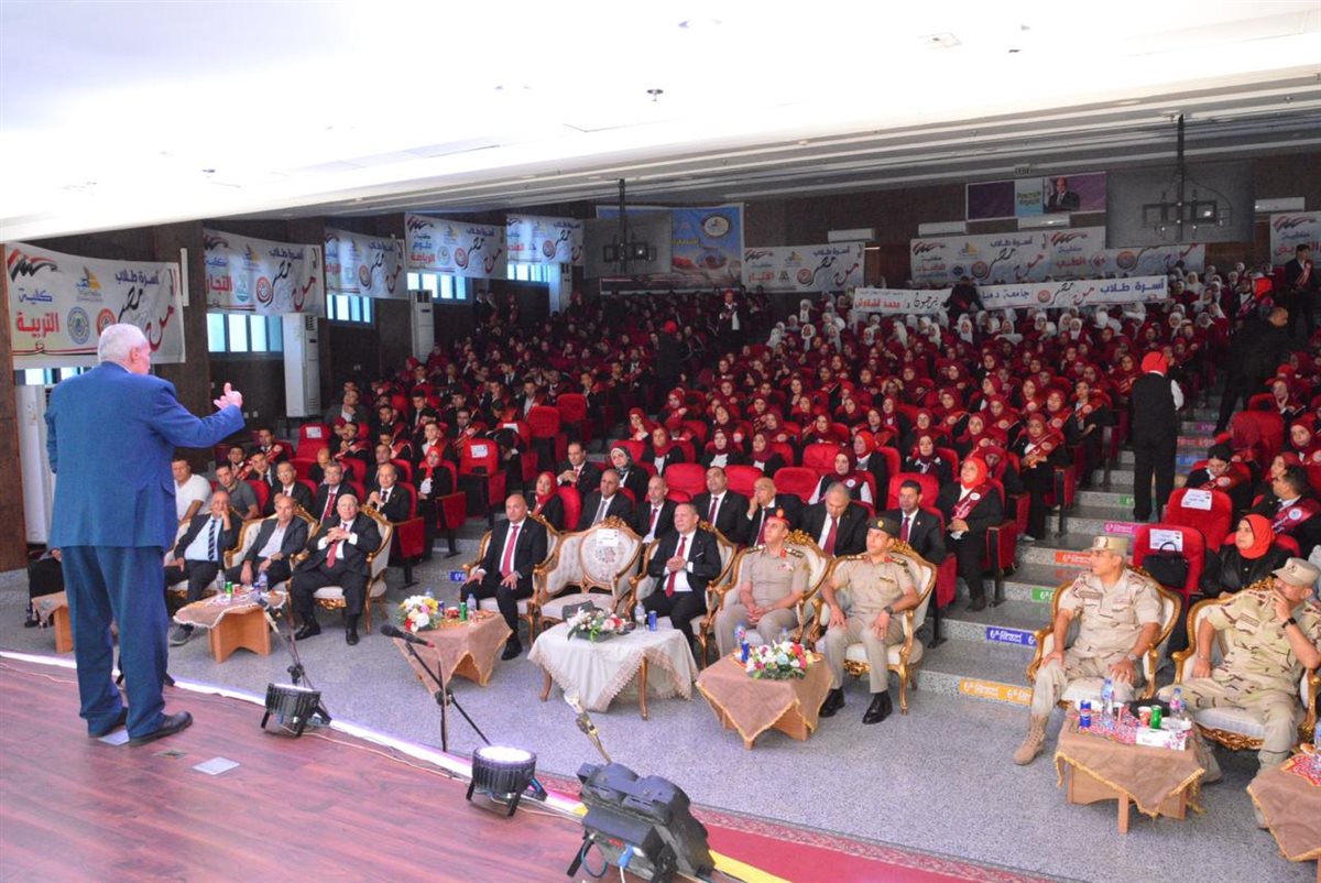  أعضاء أسرة طلاب من أجل مصر جامعه دمياط تنظم ندوه تثقيفيه توعويه تحت عنوان انتصارات اكتوبر