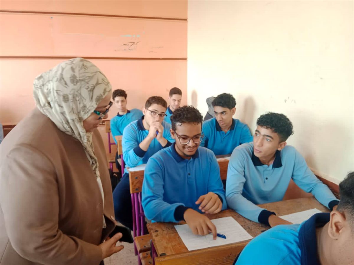جولة ميدانية لمدير عام المدارس الرسمية والمتميزة للغات لمتابعة سير العملية التعليمية