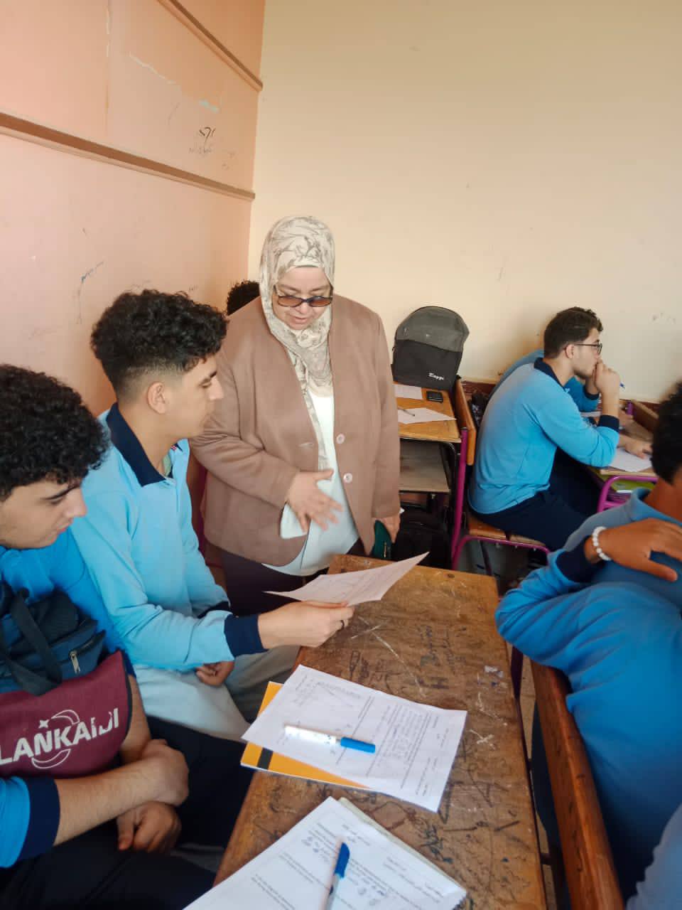 جولة ميدانية لمدير عام المدارس الرسمية والمتميزة للغات لمتابعة سير العملية التعليمية