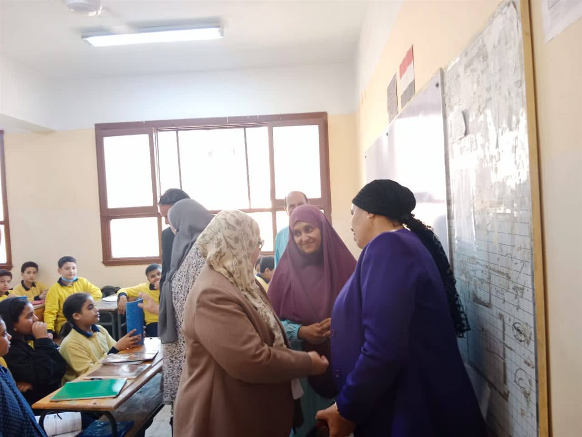 جولة ميدانية لمدير عام المدارس الرسمية والمتميزة للغات لمتابعة سير العملية التعليمية