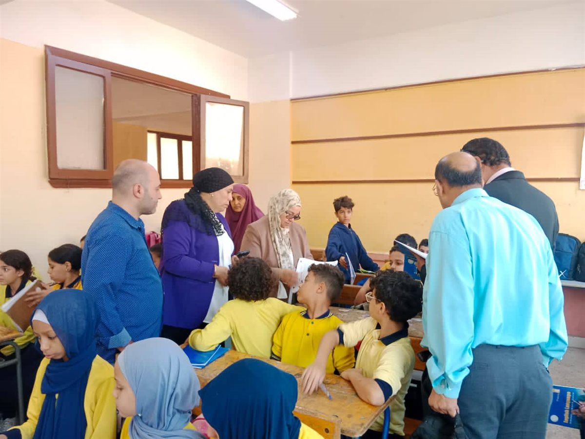 جولة ميدانية لمدير عام المدارس الرسمية والمتميزة للغات لمتابعة سير العملية التعليمية