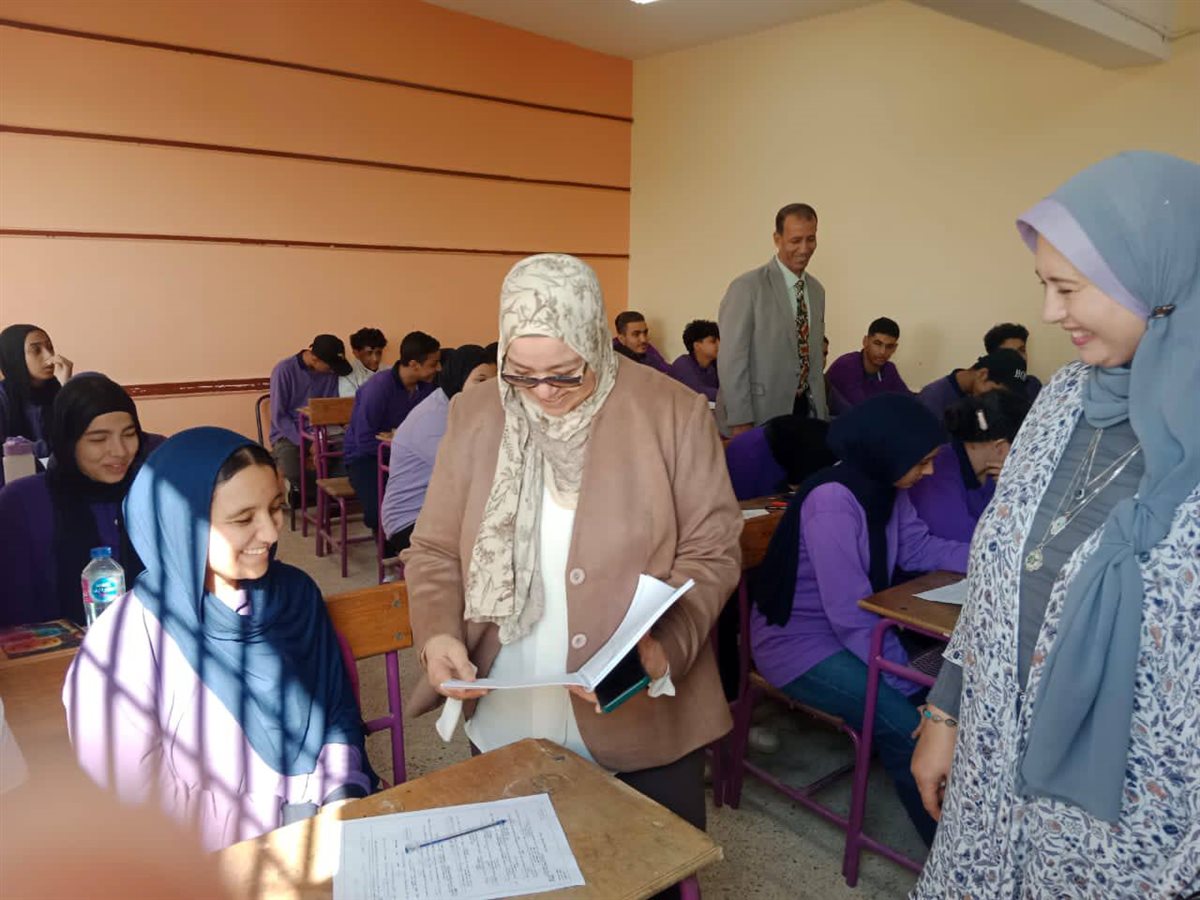 جولة ميدانية لمدير عام المدارس الرسمية والمتميزة للغات لمتابعة سير العملية التعليمية