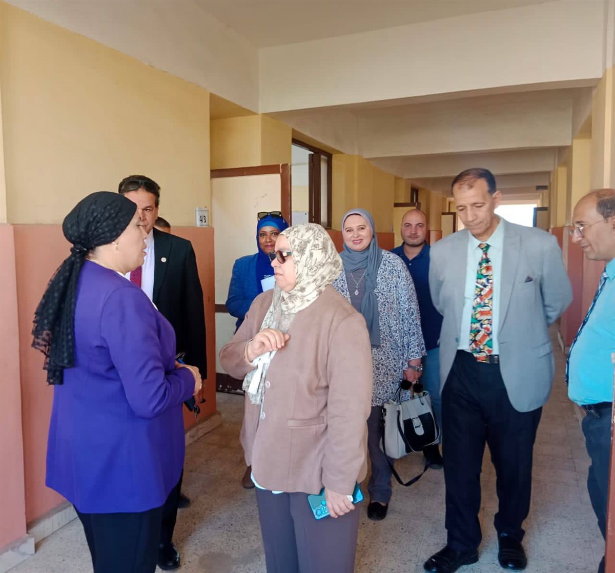 جولة ميدانية لمدير عام المدارس الرسمية والمتميزة للغات لمتابعة سير العملية التعليمية