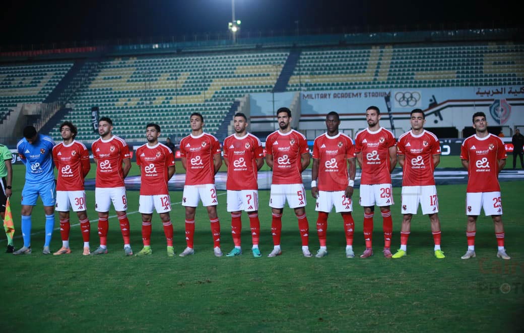 لقطات من الشوط الأول لمباراة الأهلي وبتروجت في الدوري الممتاز