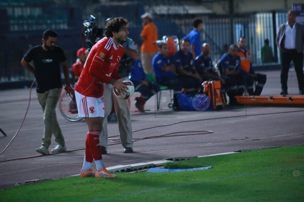 لقطات من الشوط الأول لمباراة الأهلي وبتروجت في الدوري الممتاز