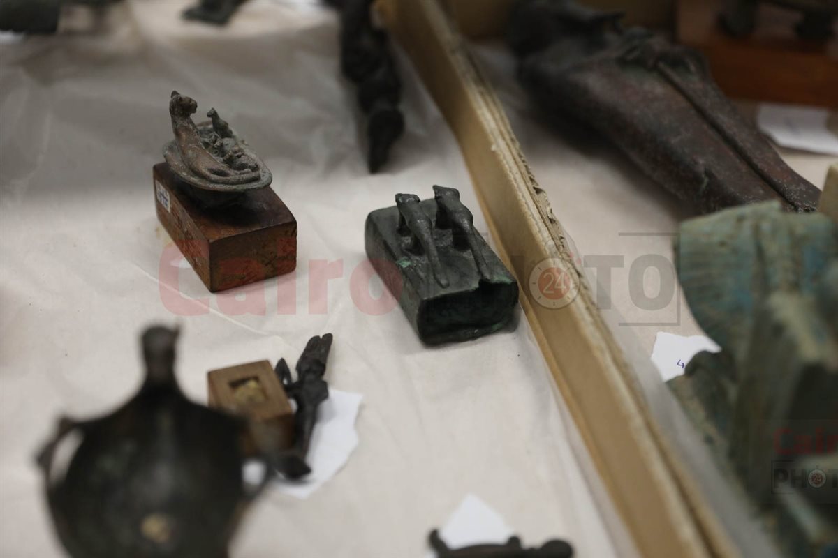 تماثيل الآلهة