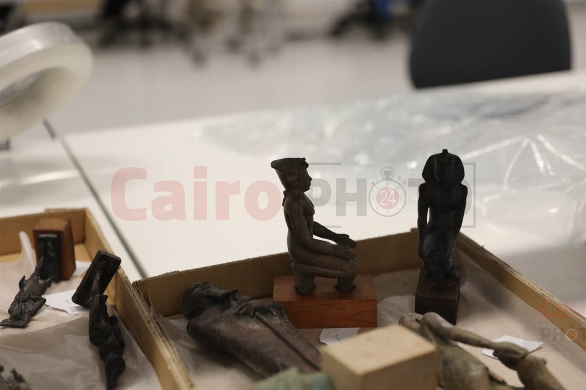 تماثيل الآلهة