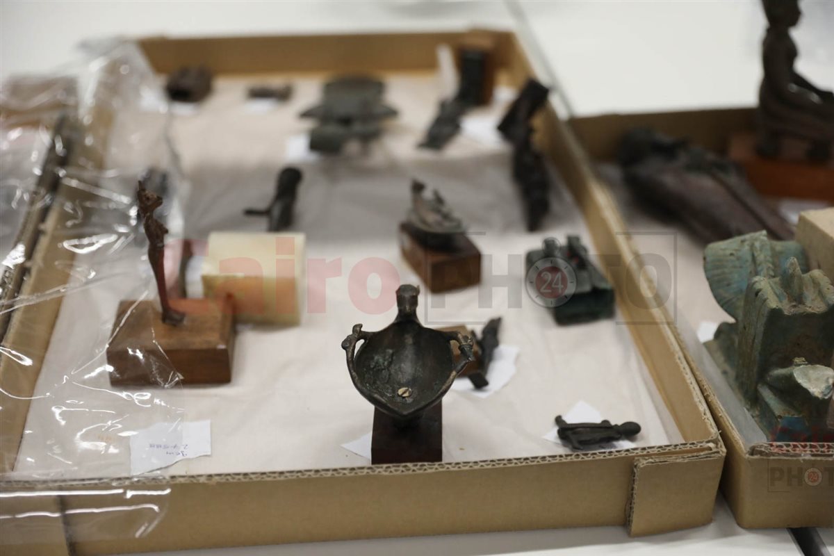 تماثيل الآلهة