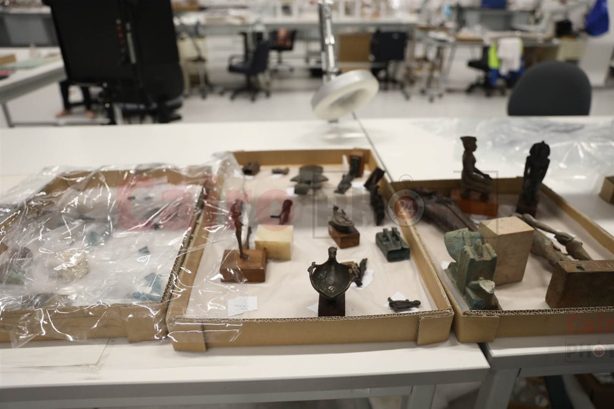 تماثيل الآلهة