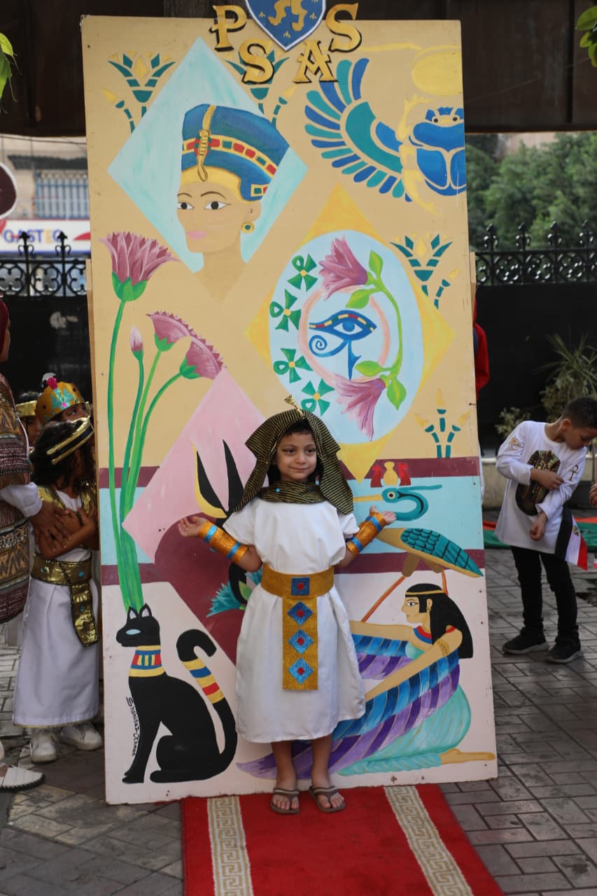 محافظ القاهرة يشارك طلاب مدرسة قصر الدوبارة فعاليات الطابور المدرسي