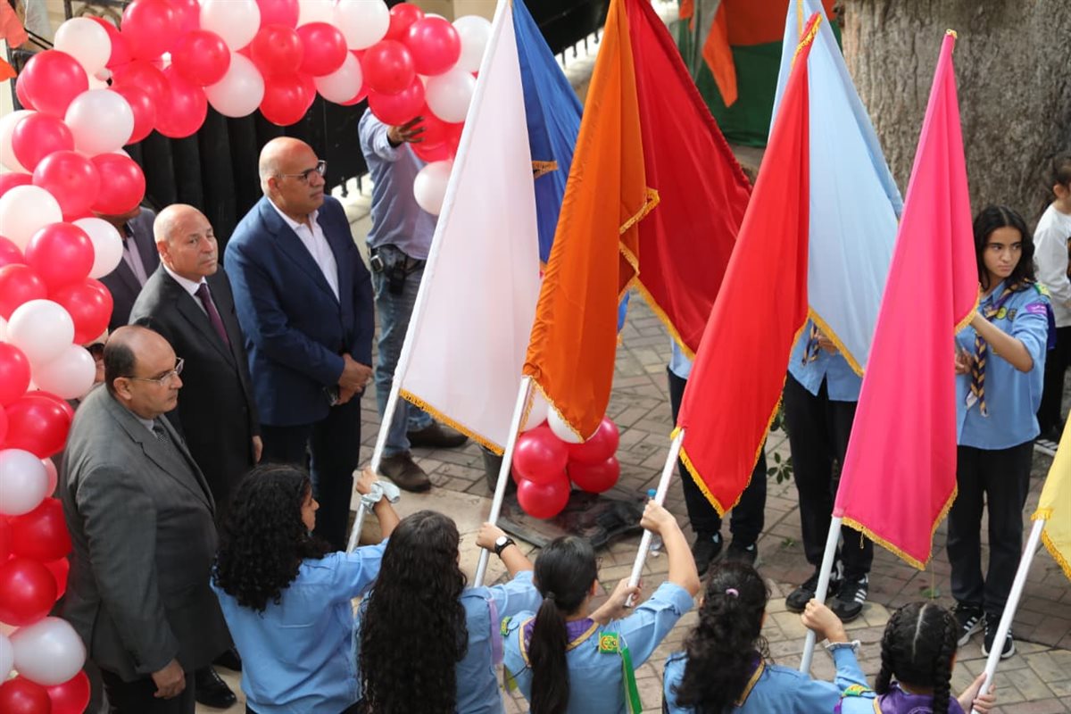 محافظ القاهرة يشارك طلاب مدرسة قصر الدوبارة فعاليات الطابور المدرسي