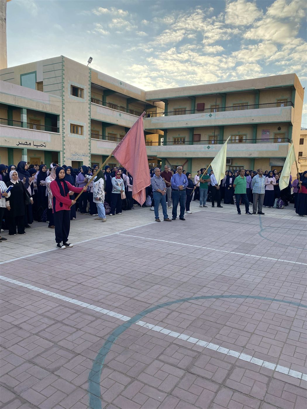 احتفال الطلاب بافتتاح المتحف المصري الكبير 