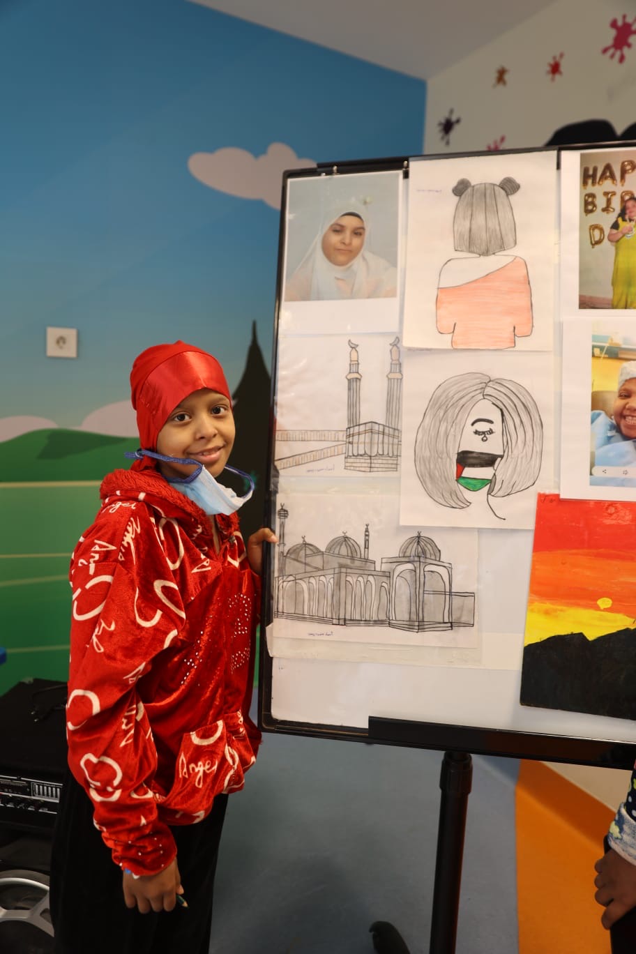 بالألوان صغيرتان تتحديان السرطان بالأقصر