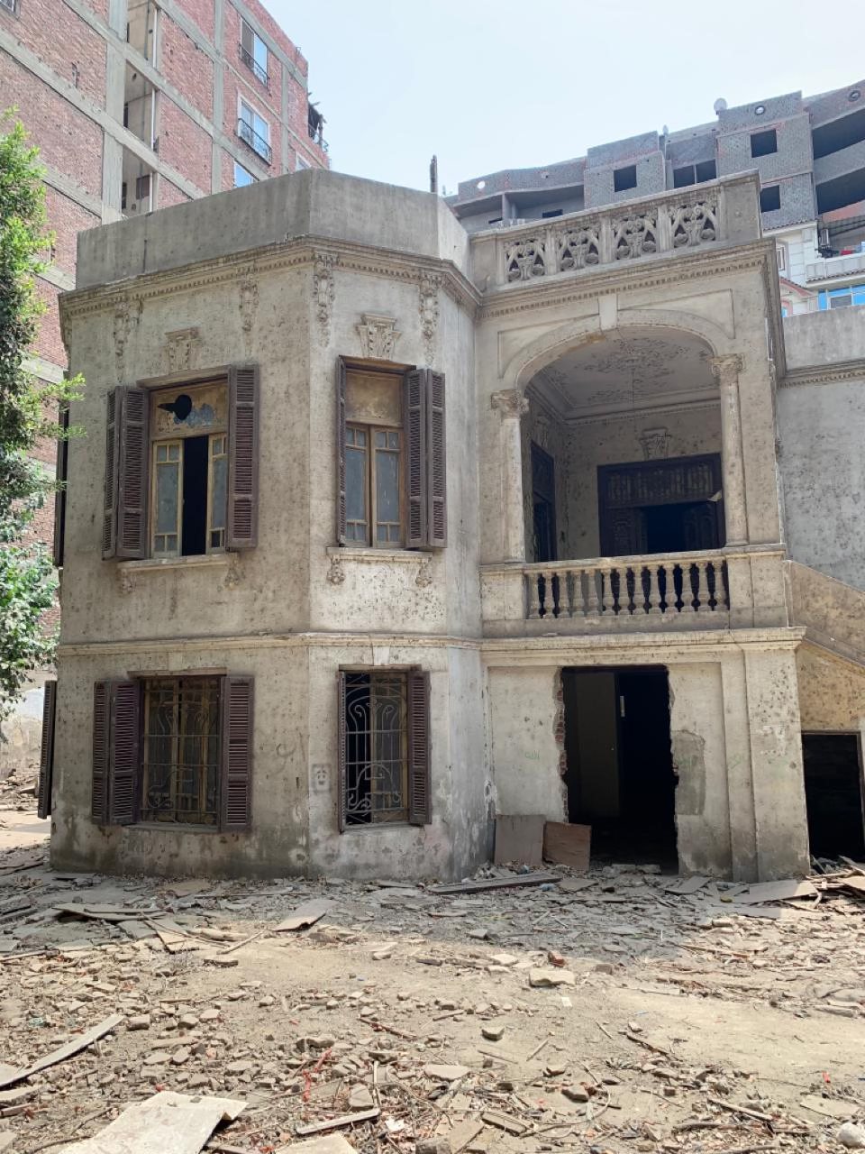 لقطات من قصر أنور وجدي بعد عرضه للبيع