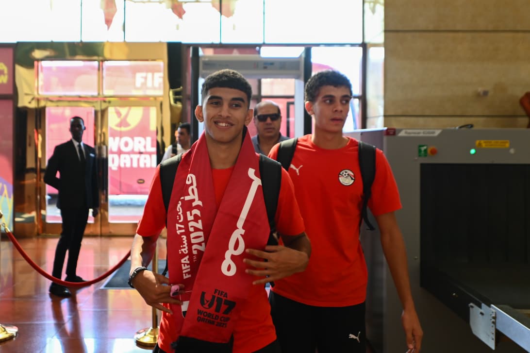 وصول بعثة منتخب الناشئين لمقر إقامتها في قطر (1)