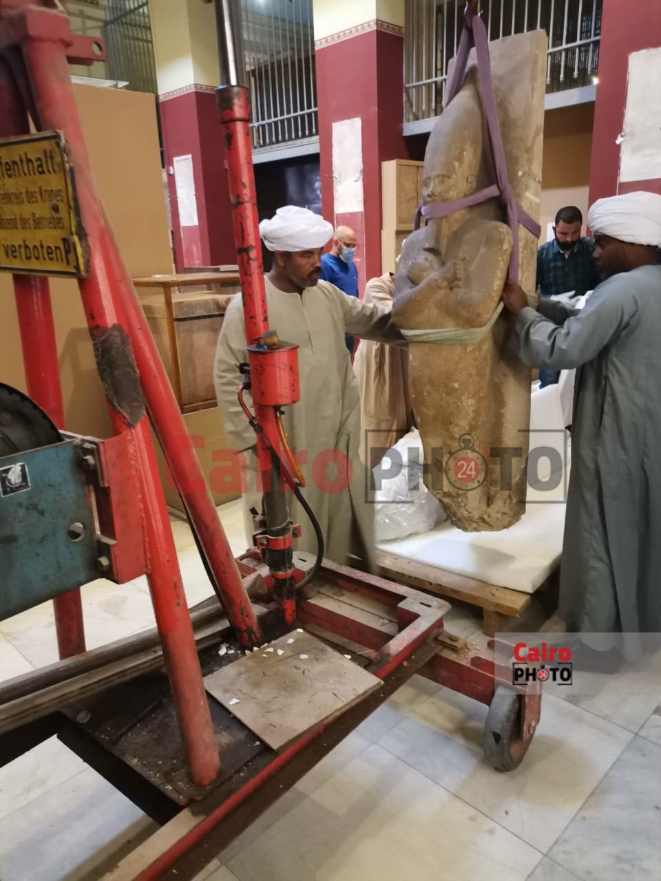 كواليس نقل القطع الأثرية الثقيلة