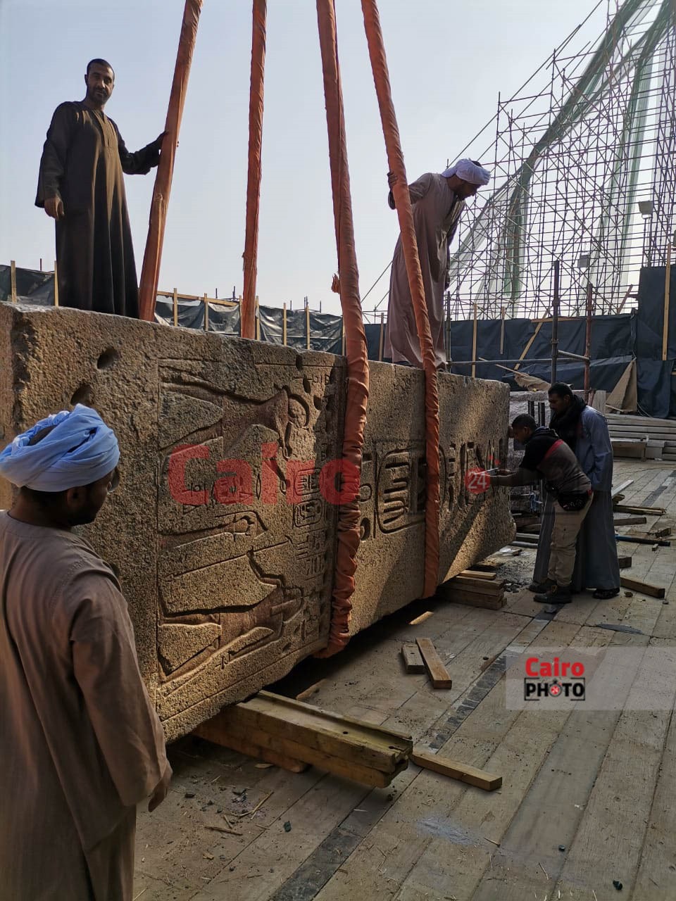 كواليس نقل القطع الأثرية الثقيلة