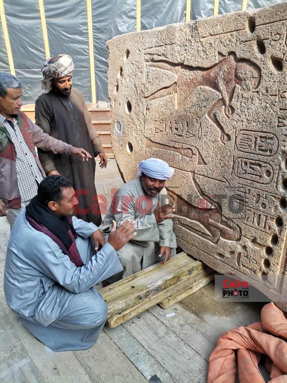 كواليس نقل القطع الأثرية الثقيلة