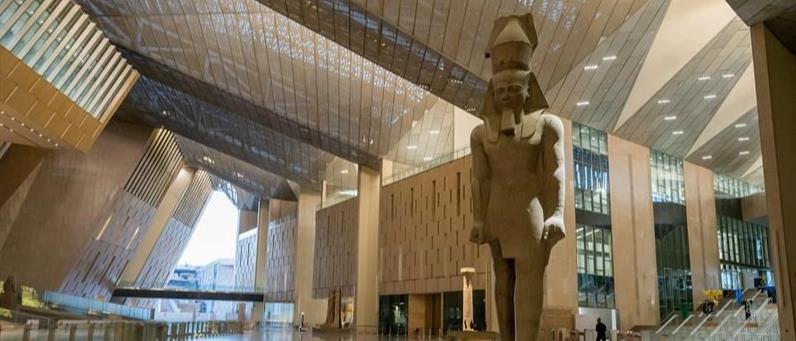 صور تمثال رمسيس الثاني داخل المتحف المصري الكبير