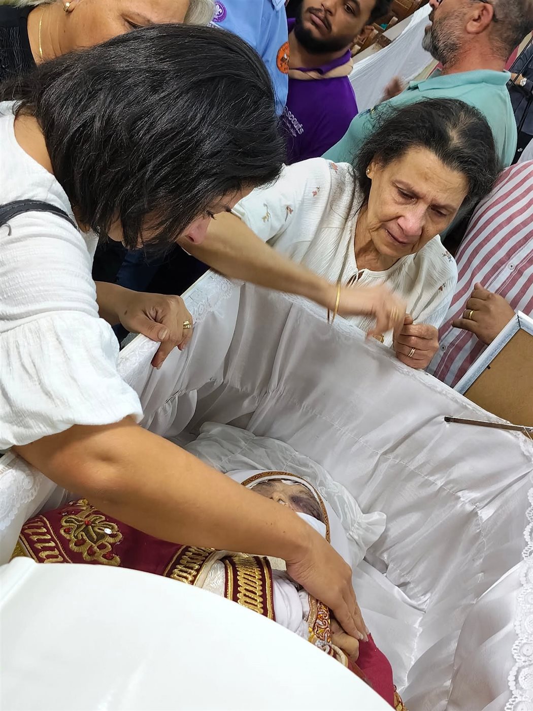 نظرة وداع علي كاهن كنيسة الأنبا شنودة بالغردقة 