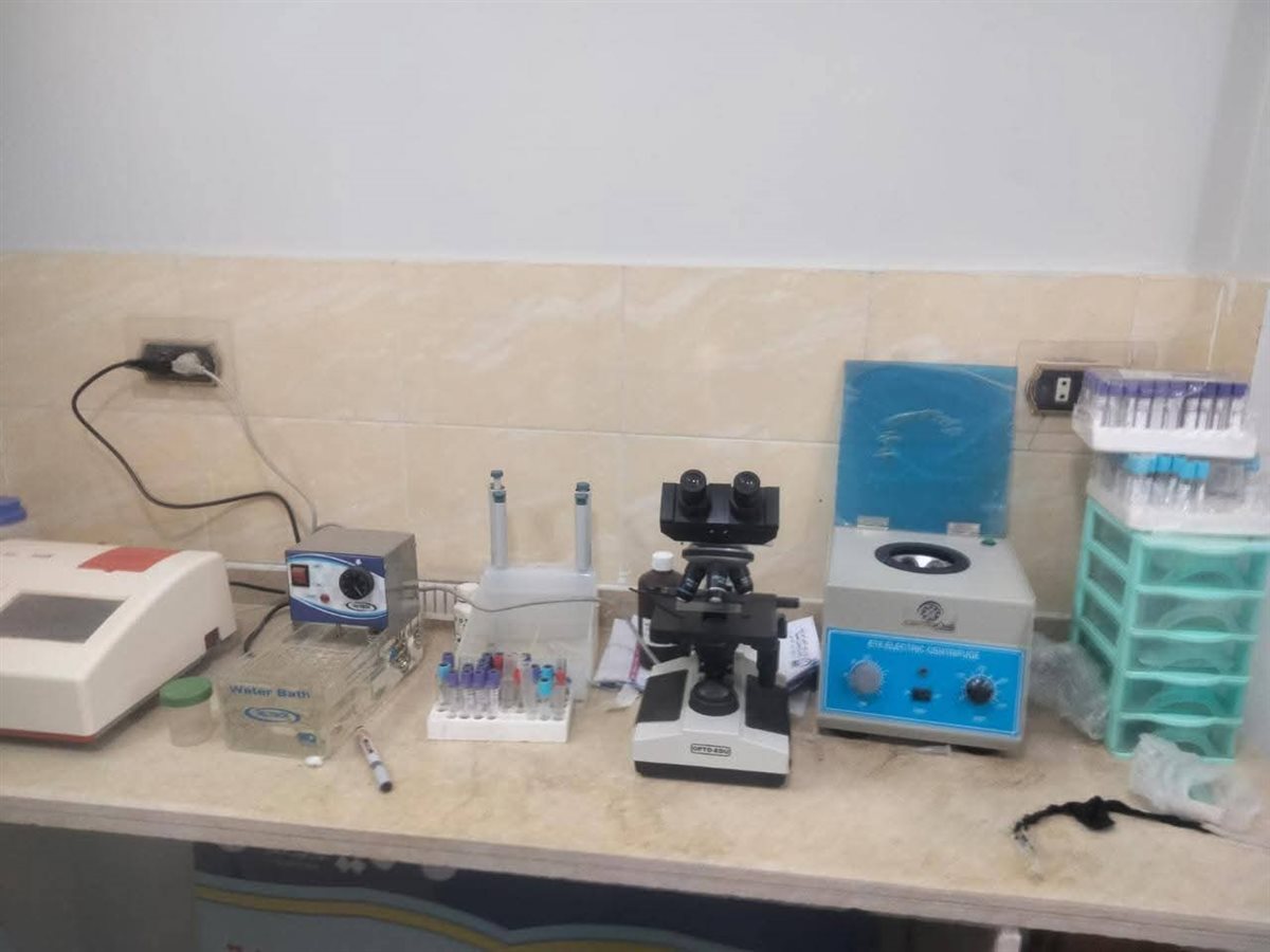 تشميع معمل يديره منتحل صفة طبيب تحاليل طبية بدون ترخيص بالبحيرة 