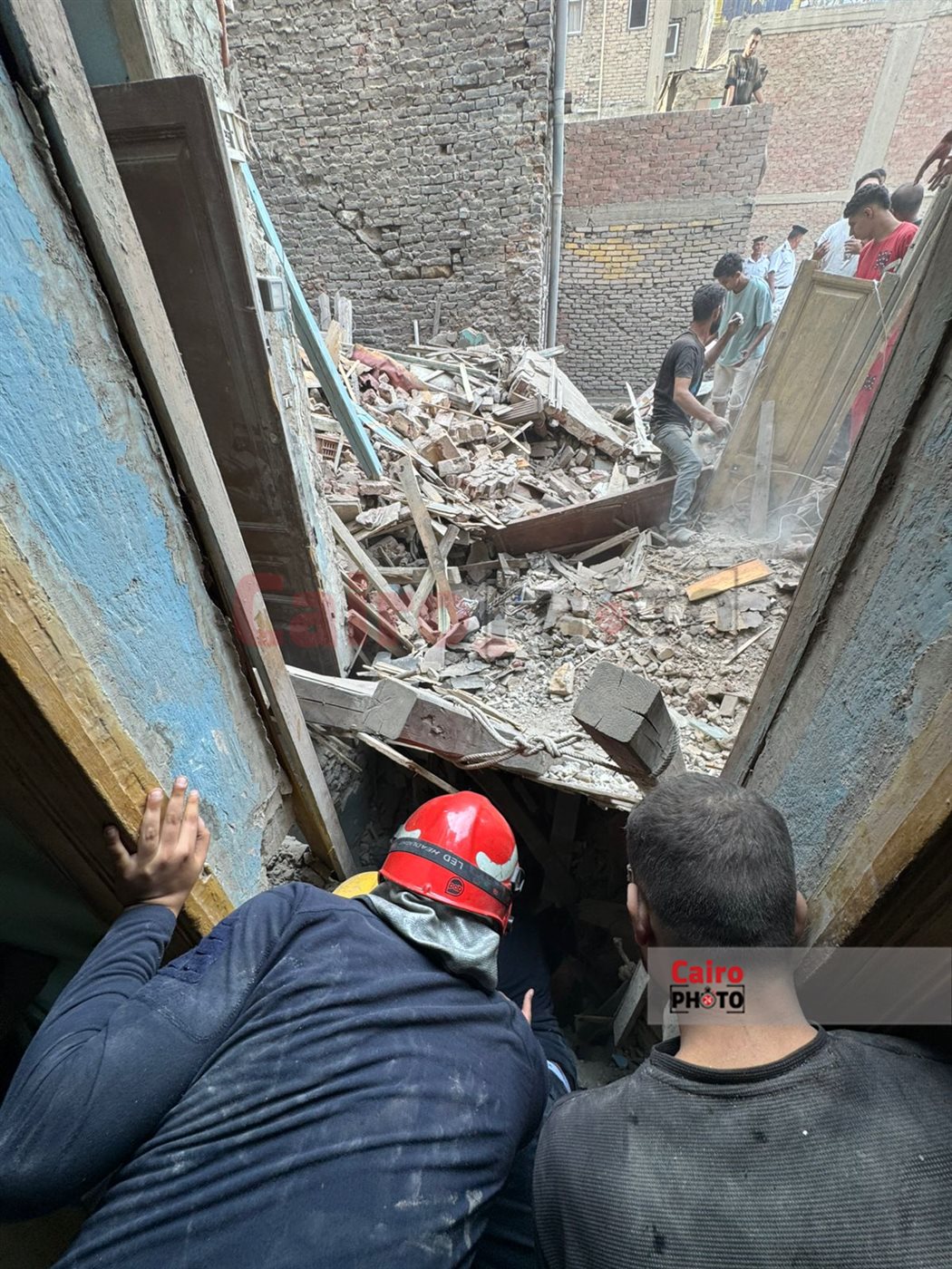 انهيار عقار روض الفرج (1)