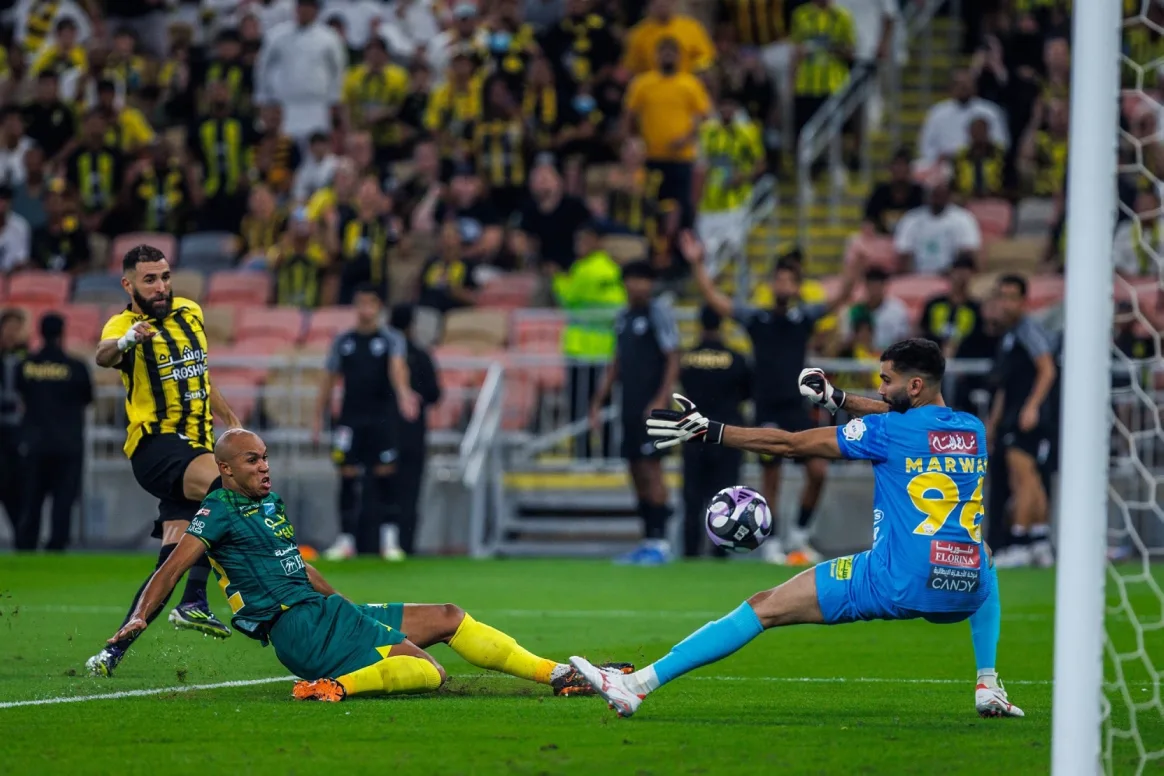 القنوات الناقلة لمشاهدة بث مباشر مباراة الاتحاد والخليج الآن في الدوري السعودي للمحترفين