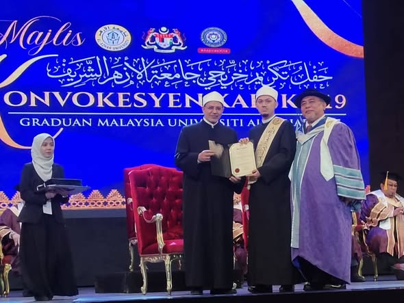 <strong>رئيس جامعة الأزهر خلال تكريم خريجي ماليزيا</strong>