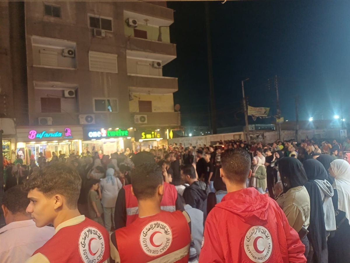 الهلال الأحمر المصري ينتشر بفرق الاستجابة للطوارئ لتأمين التجمعات الخاصة بعرض افتتاح المتحف المصري الكبير