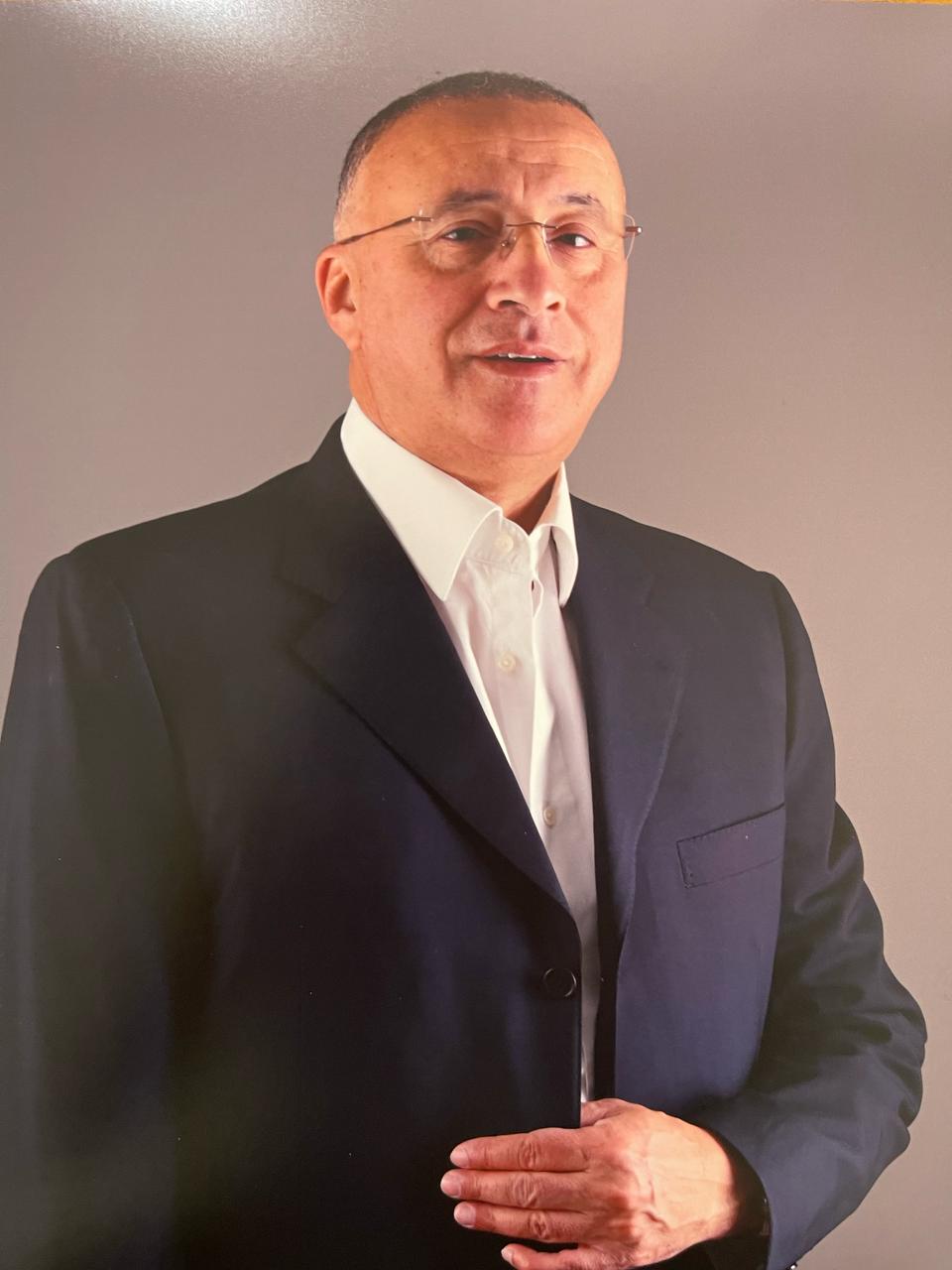 رجل الأعمال عاصم سليمان