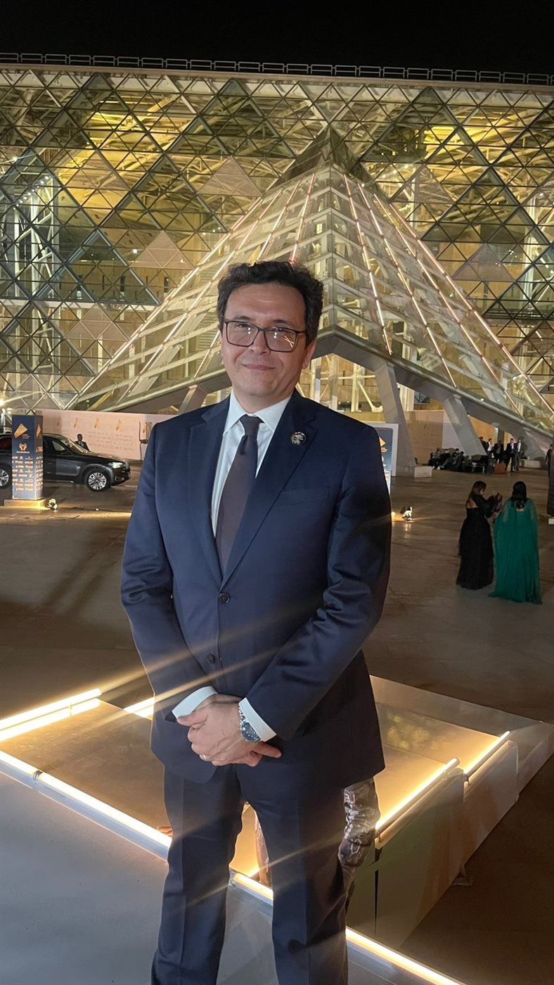 وزير الثقافة في المتحف الكبير