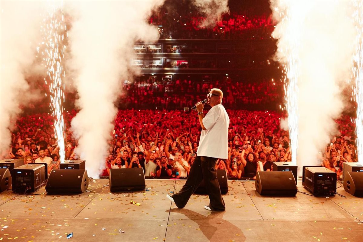 عمرو دياب يتألق في حفل أسطوري بـ دبي