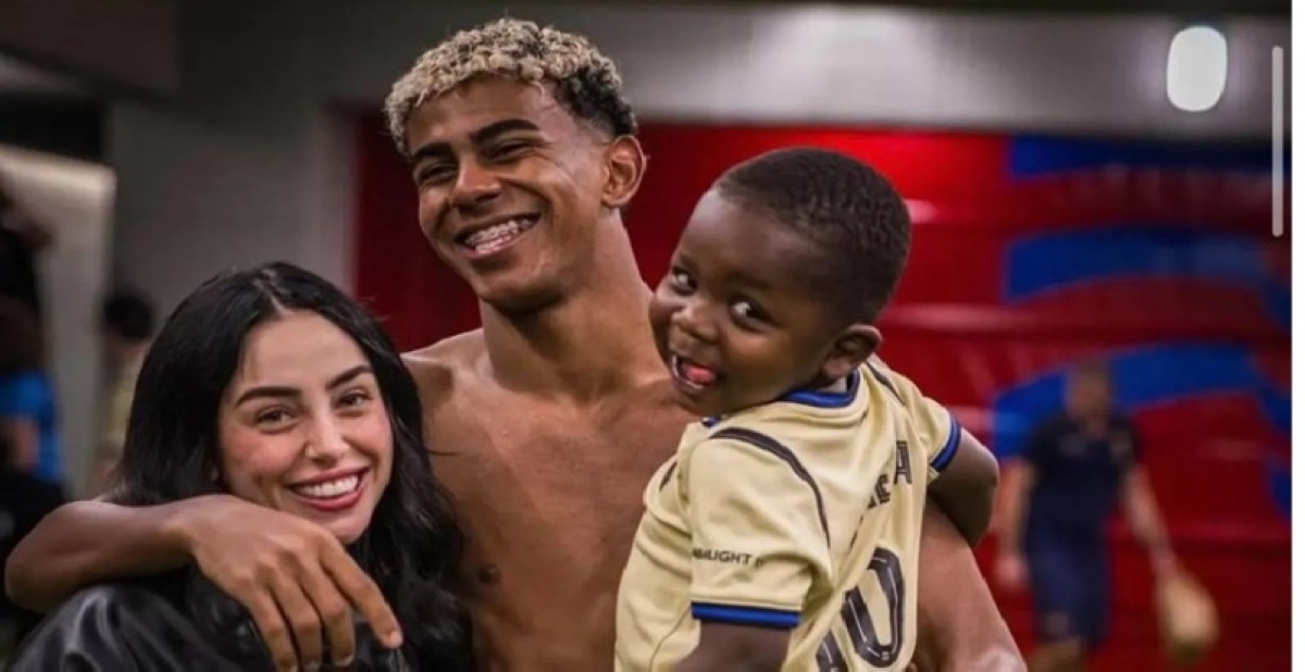 سبب انفصال لامين يامال ونيكي نيكول