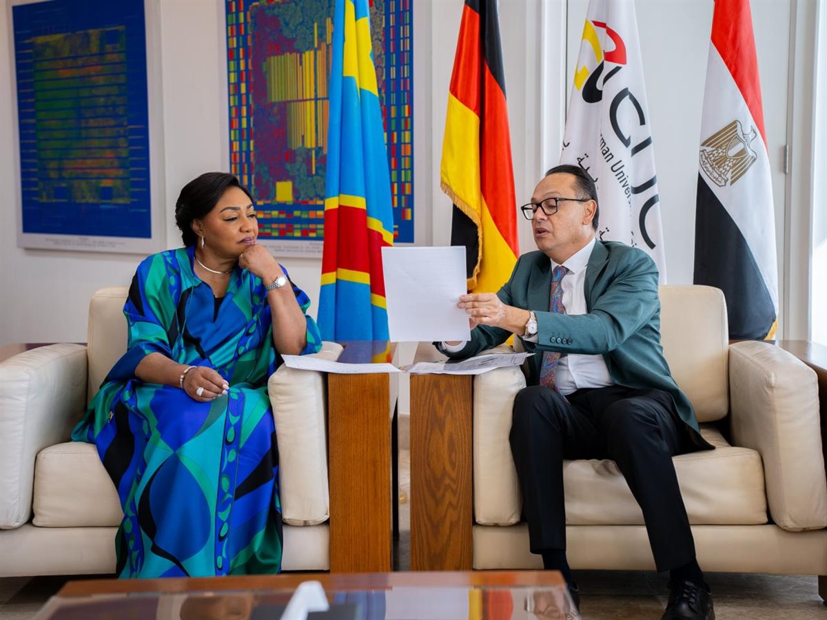 السيدة الأولى لجمهورية الكونغو الديمقراطية تزور الجامعة الألمانية بالقاهرة