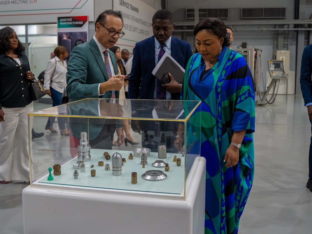 السيدة الأولى لجمهورية الكونغو الديمقراطية تزور الجامعة الألمانية بالقاهرة