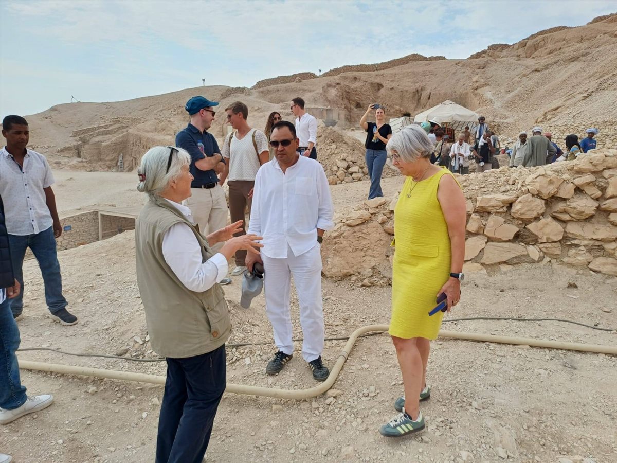 المستشارة الفيدرالية السويسرية تزور آثار الأقصر