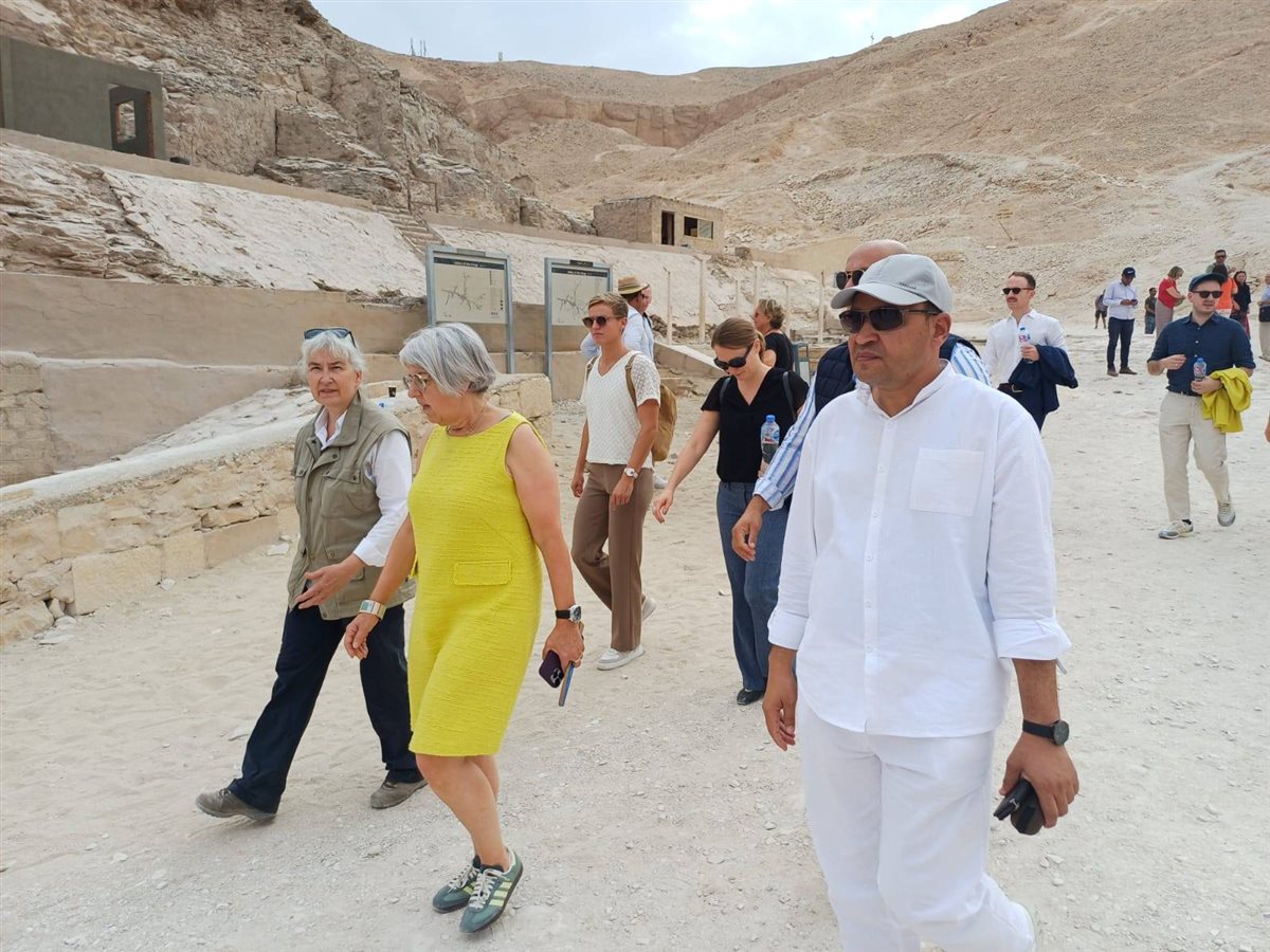 المستشارة الفيدرالية السويسرية تزور آثار الأقصر