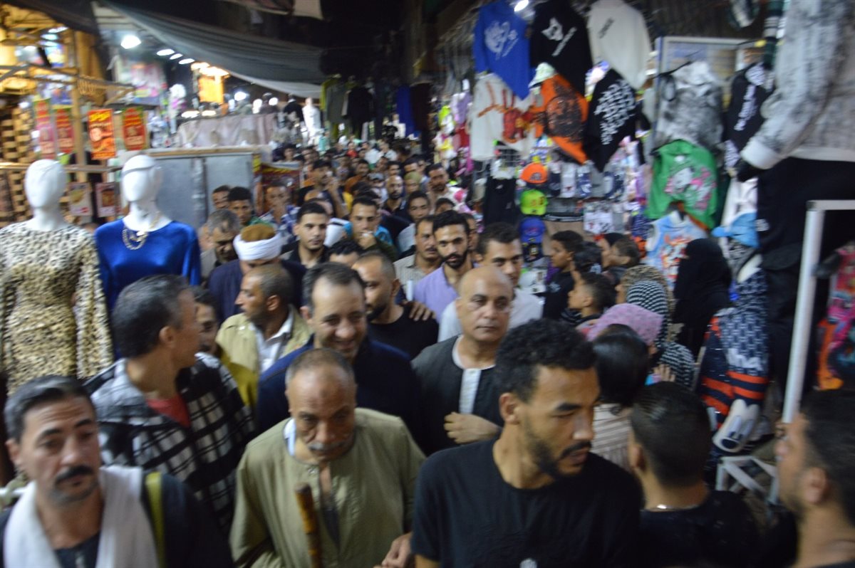 <strong>أهالي المنيب يستقبلون أحمد مرتضى منصور خلال جولته الانتخابية</strong>