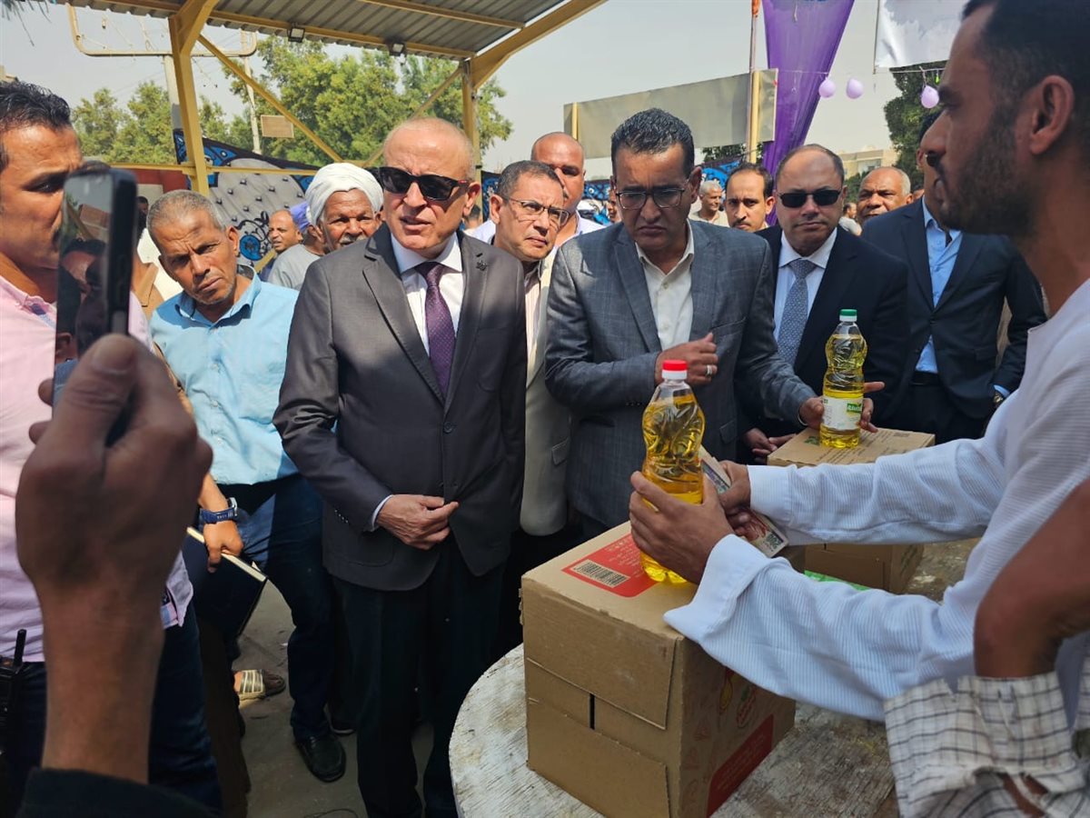 محافظ الأقصر يفتتح سوق اليوم الواحد بالشغل بإسنا