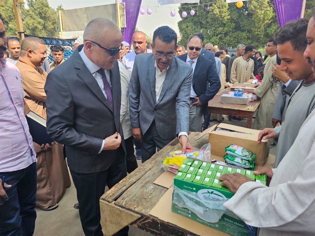 محافظ الأقصر يفتتح سوق اليوم الواحد بالشغل بإسنا