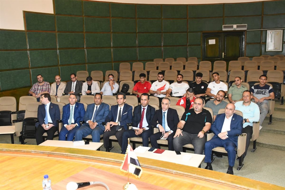 لقاء وزير الرياضة ورئيس اللجنة الأولمبية مع أبطال رفع الأثقال (4)