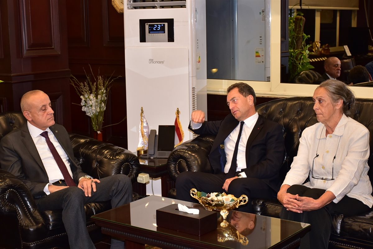 محافظ الأقصر يستقبل السفير الفرنسي